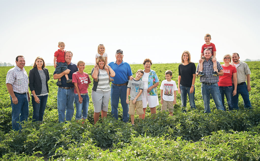 https://www.redgoldtomatoes.com/images/default-source/family-farmed/middlesworth-family/middlesworth1.jpg?sfvrsn=a2f046fd_4