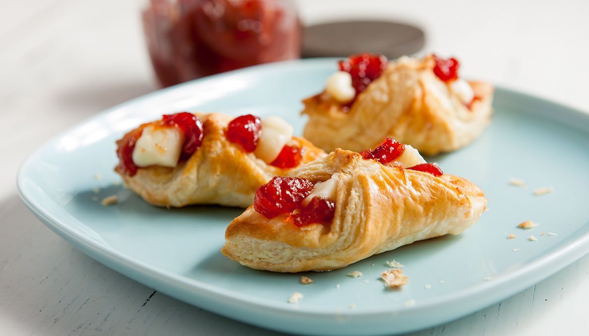Brie Cheese in Puff Pastry with Tomato Jam Side