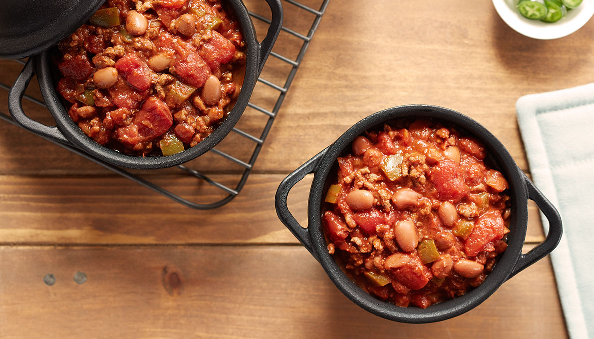 Image of Hearty Chili in two black bowls
